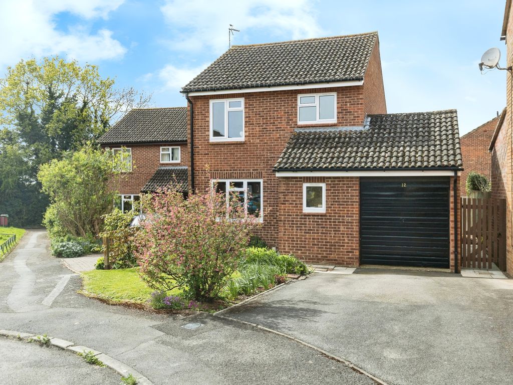 3 bed detached house for sale in Gordon Close, Highnam GL2, £360,000