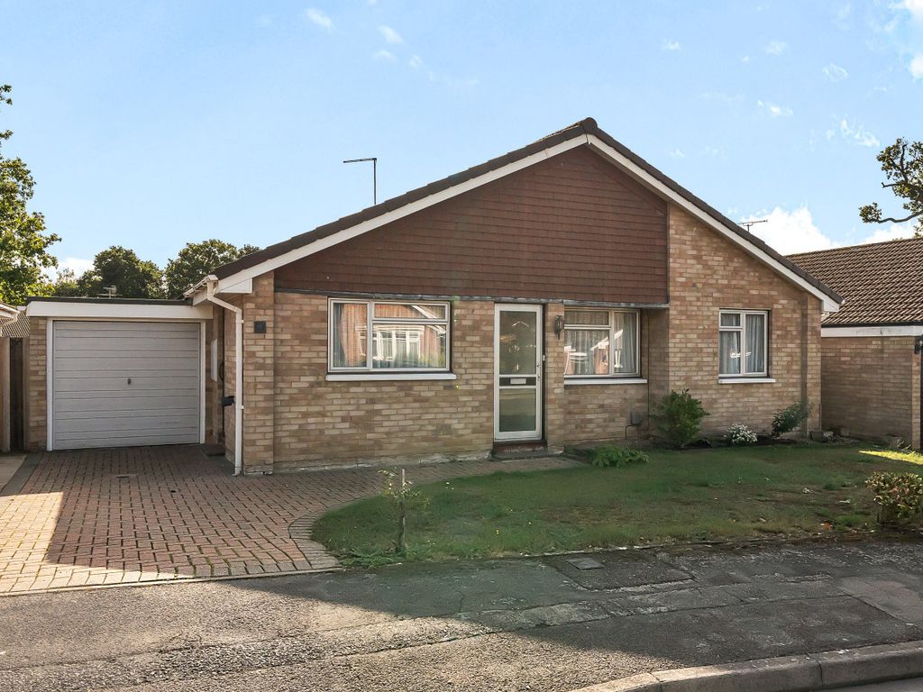 3 bed bungalow for sale in Horsell, Surrey GU21, £600,000 Zoopla