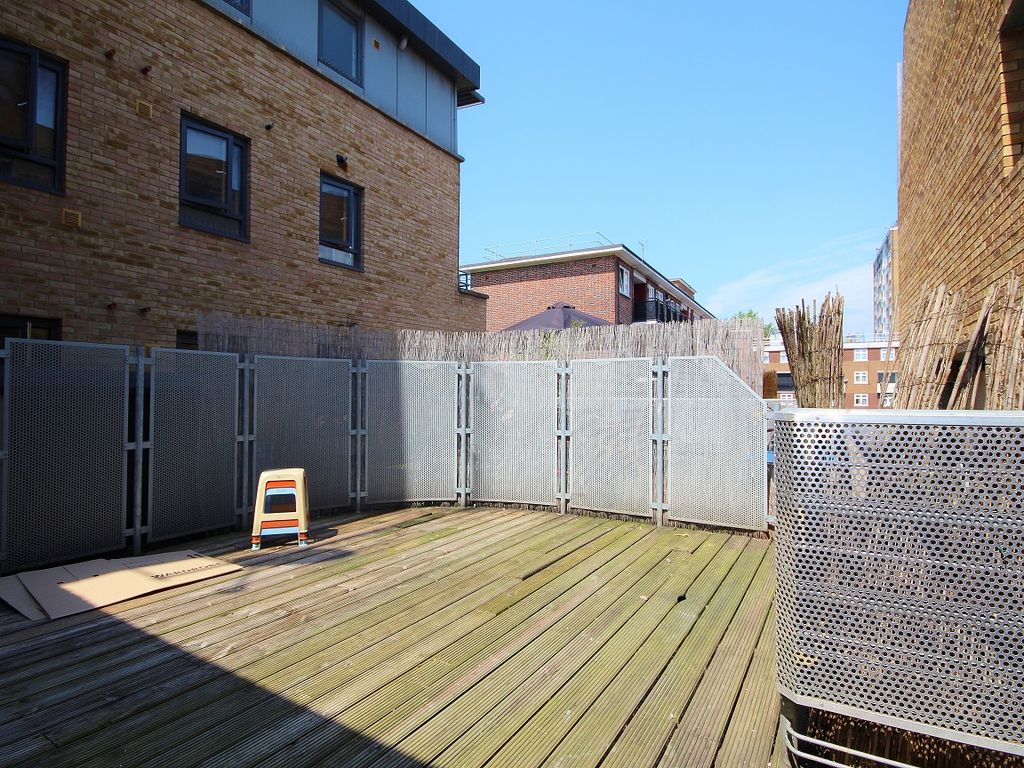 1 bed flat to rent in Eastern House, Wolverley Street, Bethnal Green E2