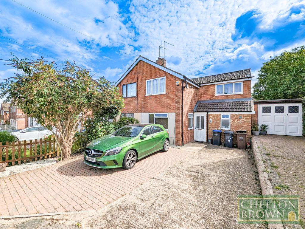 3 bed semidetached house to rent in Lodge Close, Duston, Northampton