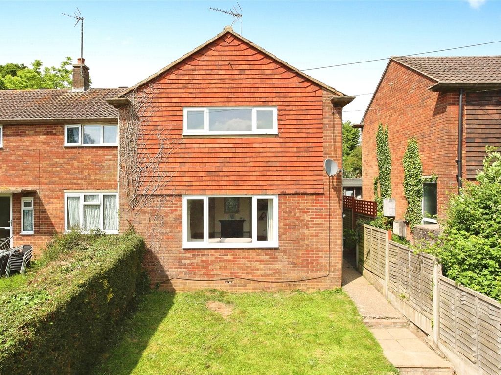 3 bed end terrace house for sale in All Saints Road, Hawkhurst, Kent