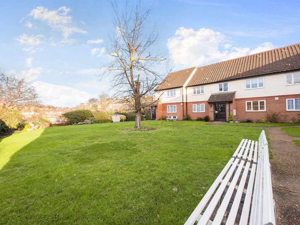 2 bed flat for sale in Kensington Court, East Thurrock Road, Grays RM17