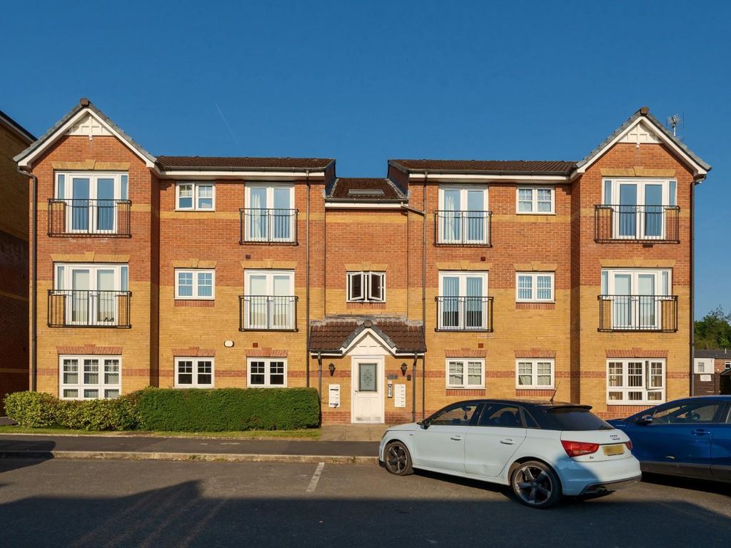 2 bed flat to rent in Lentworth Drive, Worsley, Manchester M28 Zoopla