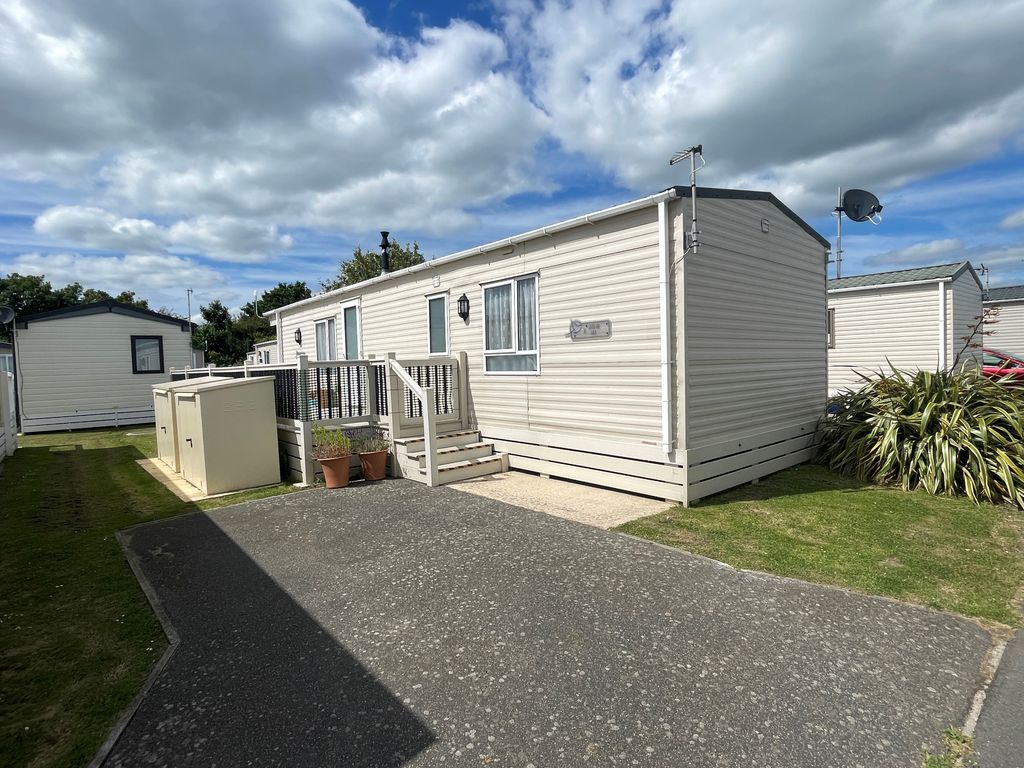 2 bed mobile/park home for sale in Woodland Walk, Pevensey Bay BN24, £