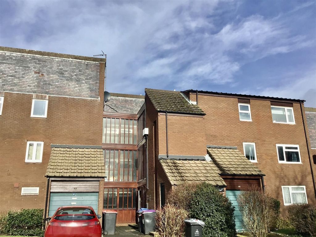 2 bed flat for sale in Farm Lodge Grove, Malinslee, Telford, Shropshire