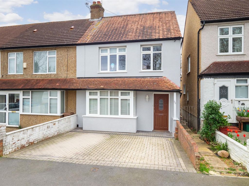 3 bed end terrace house for sale in Hamilton Avenue, Cheam, Sutton SM3