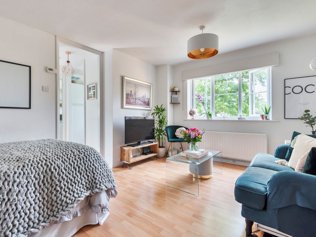 Studio for sale in Boleyn Way, EN5 Zoopla