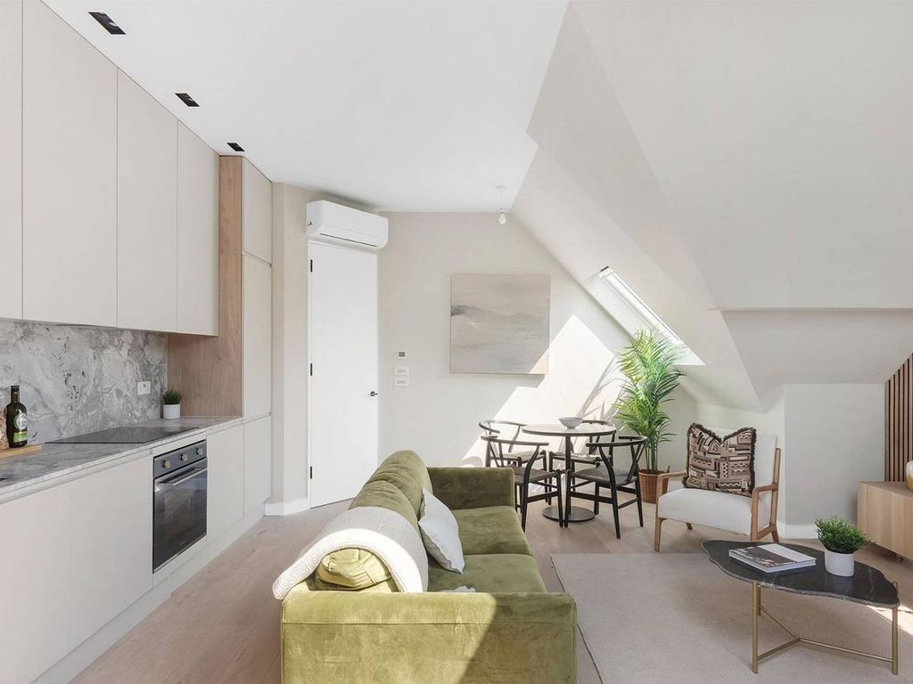 New home, 2 bed flat for sale in Gordon Road, West Ealing W13, £700,000