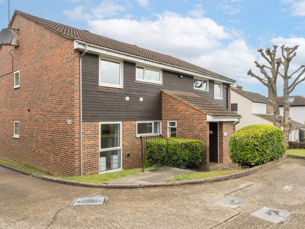 2 bed flat for sale in Relko Gardens, Sutton, Surrey SM1, £310,000 Zoopla