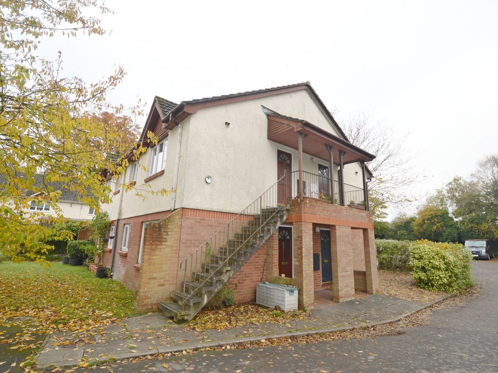 Studio to rent in Kings Road, Petersfield, Hampshire GU32, £575 pcm