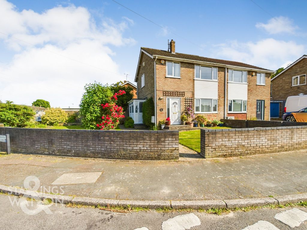 3 bed semidetached house for sale in Woodhill Rise, Costessey, Norwich