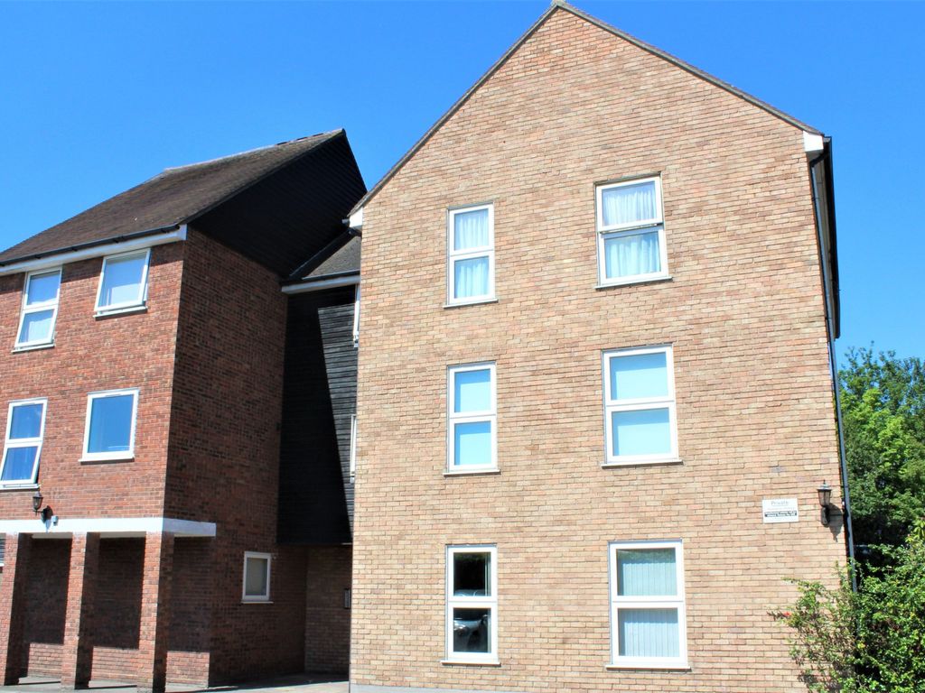 1 bed flat to rent in Haslers Court, Fryerning Lane, Ingatestone, Essex CM4, £923 pcm Zoopla