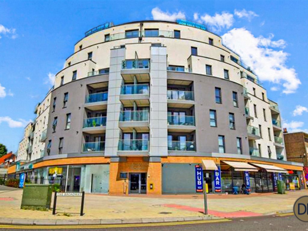 2 bed flat for sale in Landmark House, Debden, Loughton, Essex IG10, £