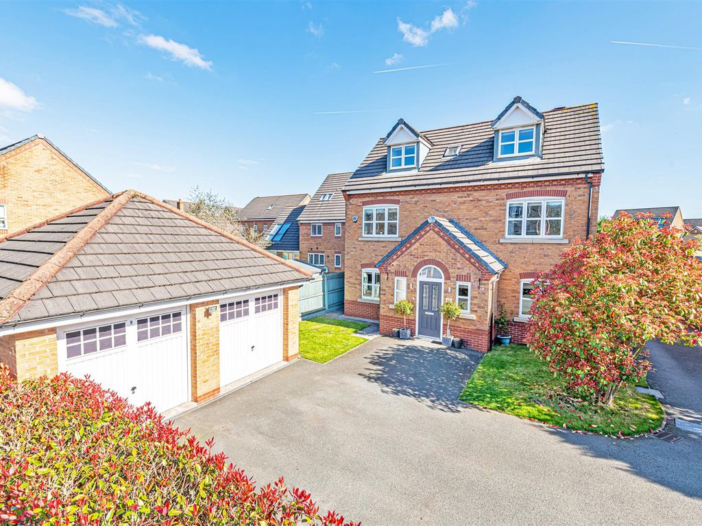 5 bed detached house for sale in Montgomery Close, Great Sankey