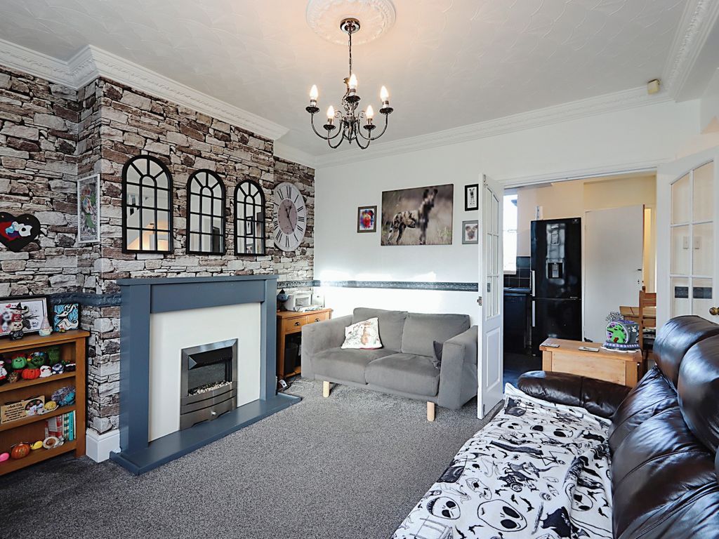 3 bed end terrace house for sale in Wybourn House Road, Sheffield S2