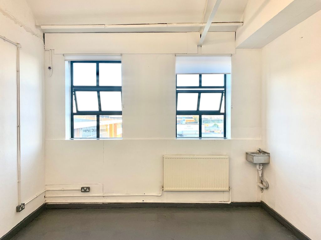 Warehouse to let in Unit U06, Banbury Studios, Acton NW10, Acton,, £