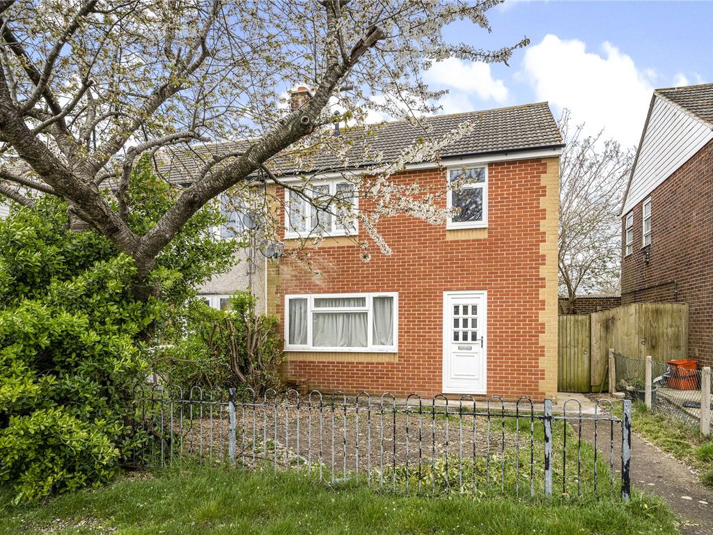 3 bed semidetached house for sale in Avenue, Park North