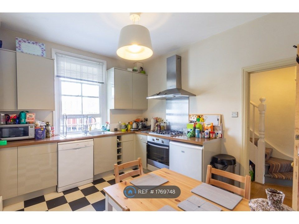 2 bed flat to rent in Camberwell New Road, London SE5 Zoopla