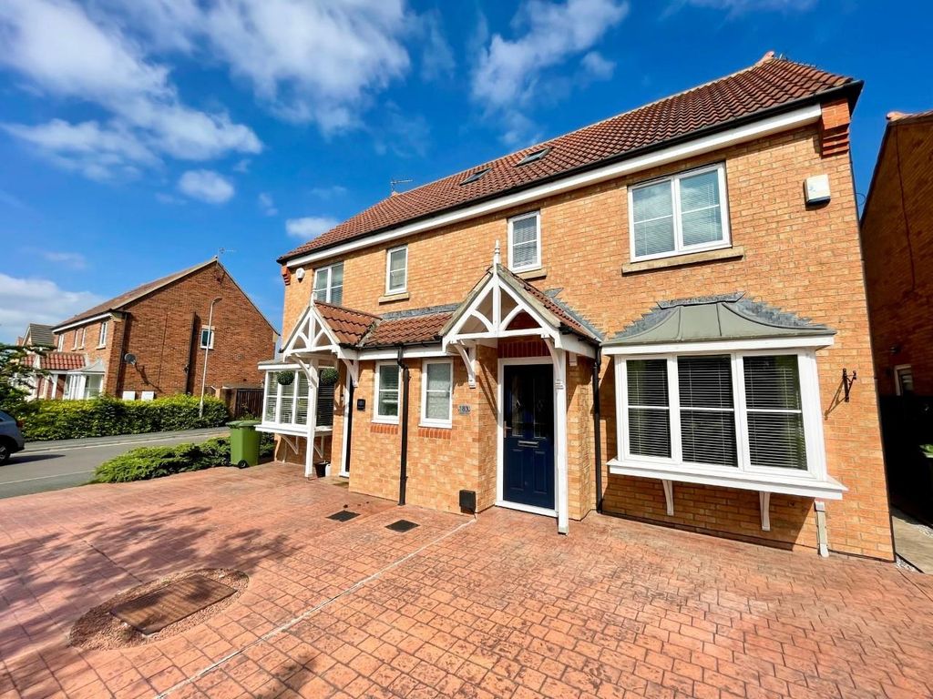 4 bed semidetached house for sale in Apsley Way, Ingleby Barwick