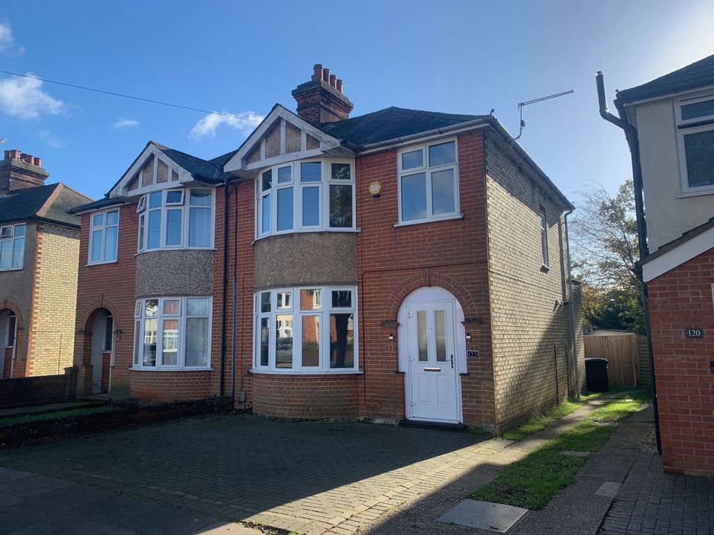 3 bed semidetached house to rent in Whitby Road, Ipswich IP4, £1,250