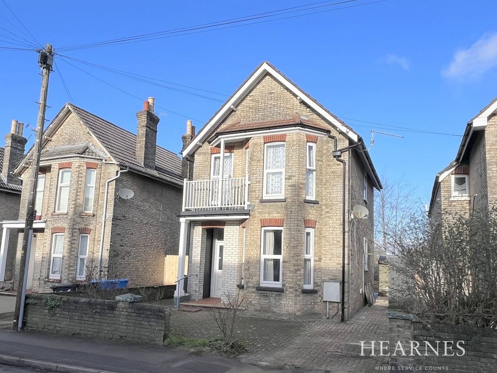 3 bed detached house for sale in Garland Road, Poole BH15, £375,000