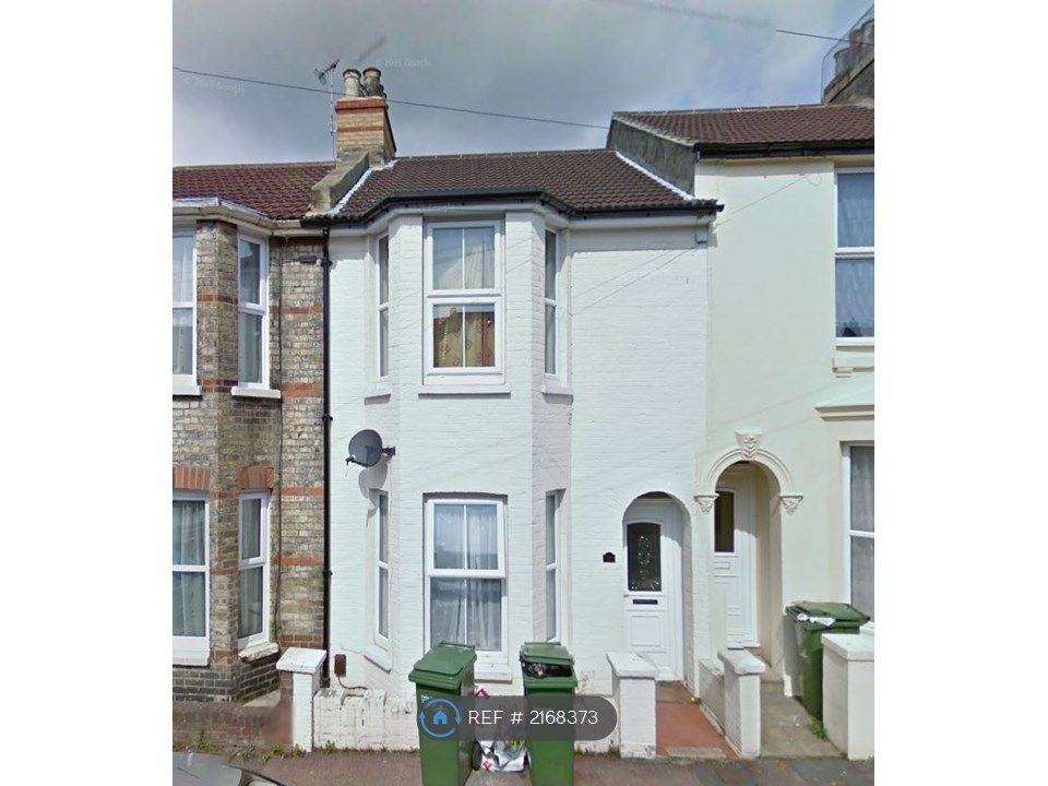 3 bed terraced house to rent in Walton Road, Folkestone CT19, £750 pcm Zoopla