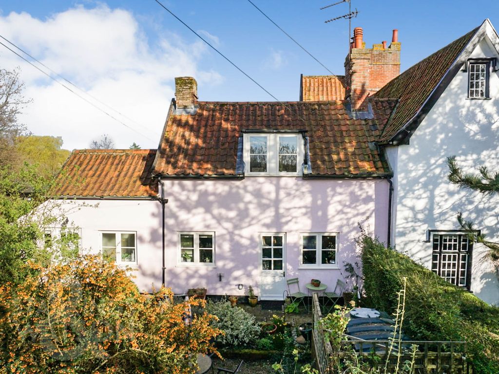 2 bed semidetached house for sale in Chequers Lane, Bressingham, Diss