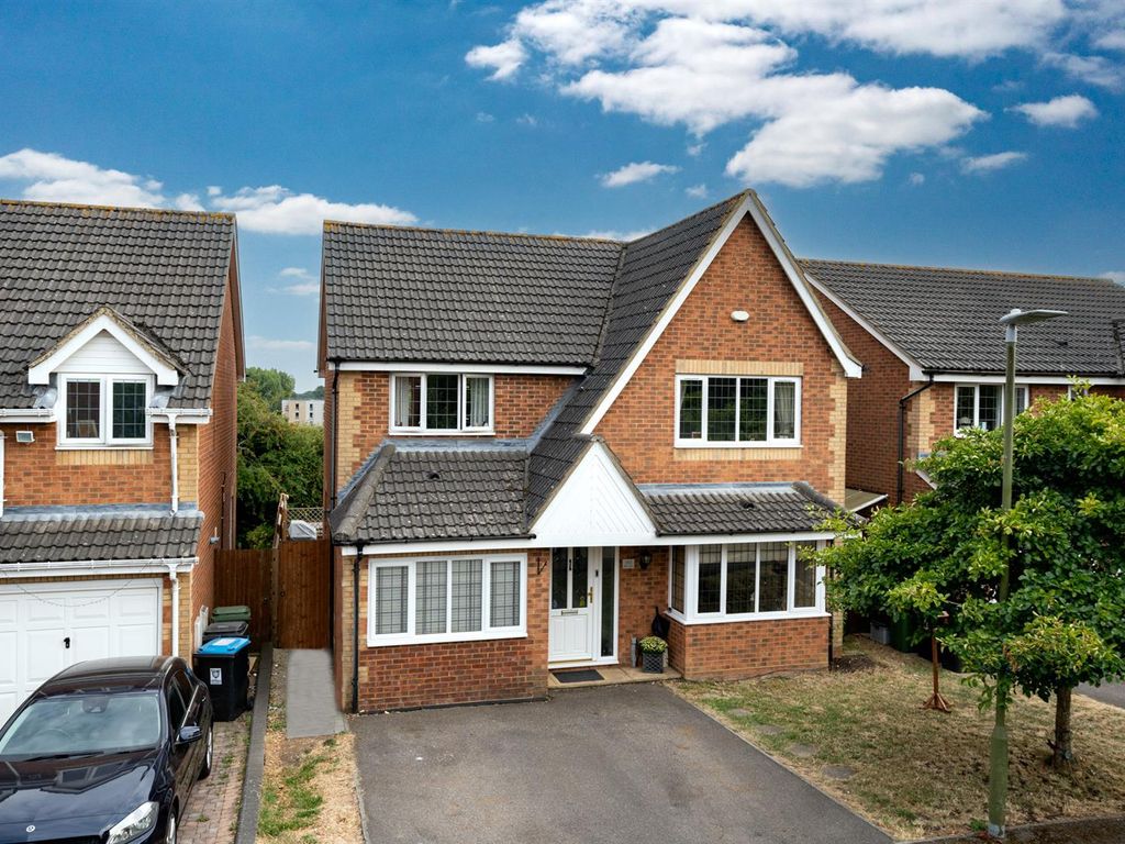 Halsey Drive, Gadebridge, Hertfordshire HP1  