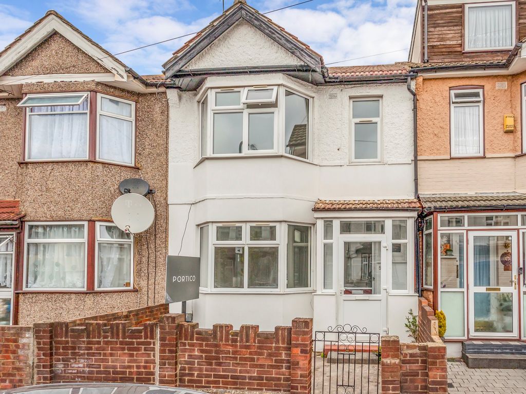 4 bed terraced house to rent in Hickling Road, Ilford IG1 Zoopla