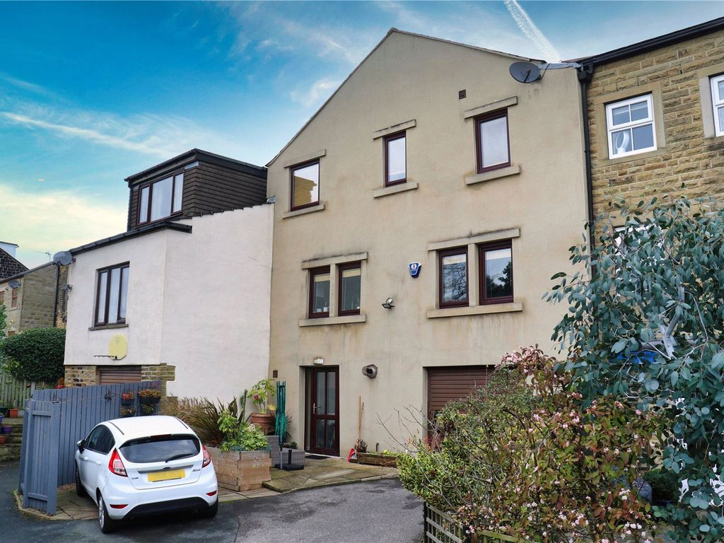 4 bed detached house for sale in Town Street, Rawdon, Leeds, West