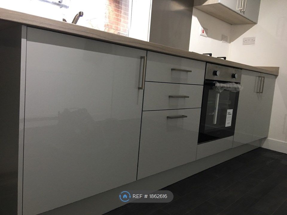 1 bed flat to rent in Chetwynd Road, Wolverhampton WV2, £675 pcm Zoopla