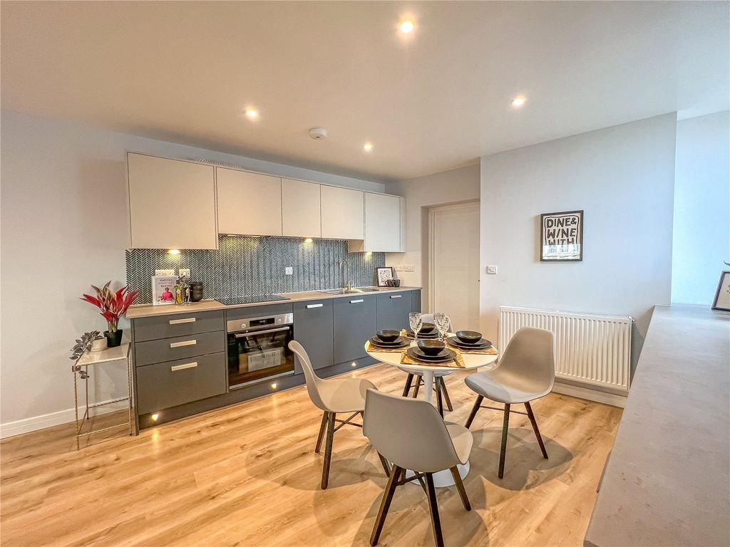 1 bed flat for sale in Bell Hill Road, St Bristol BS5, £170,000
