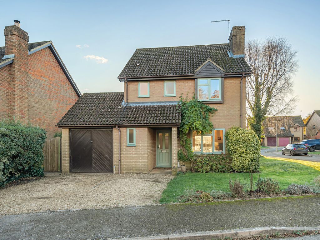 3 bed detached house for sale in Broadlands Close, Bentley, Farnham