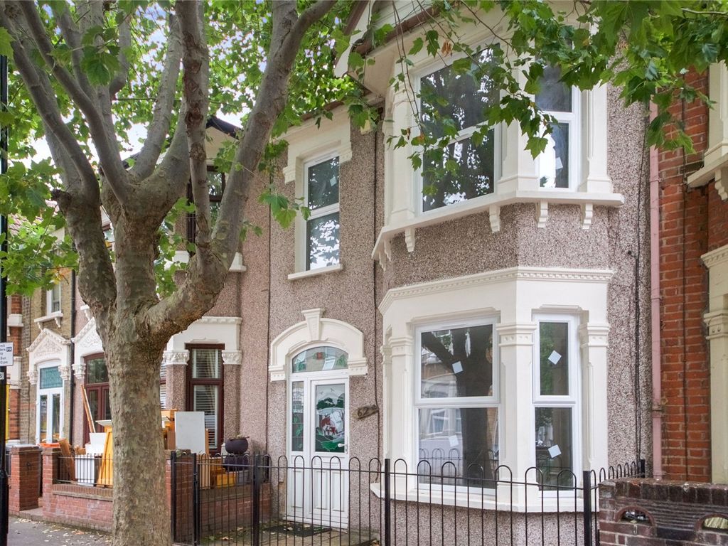 3 bed terraced house for sale in Crofton Road, London E13, £450,000