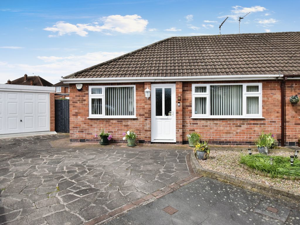 3 bed bungalow for sale in Hazel Close, Birstall, Leicester