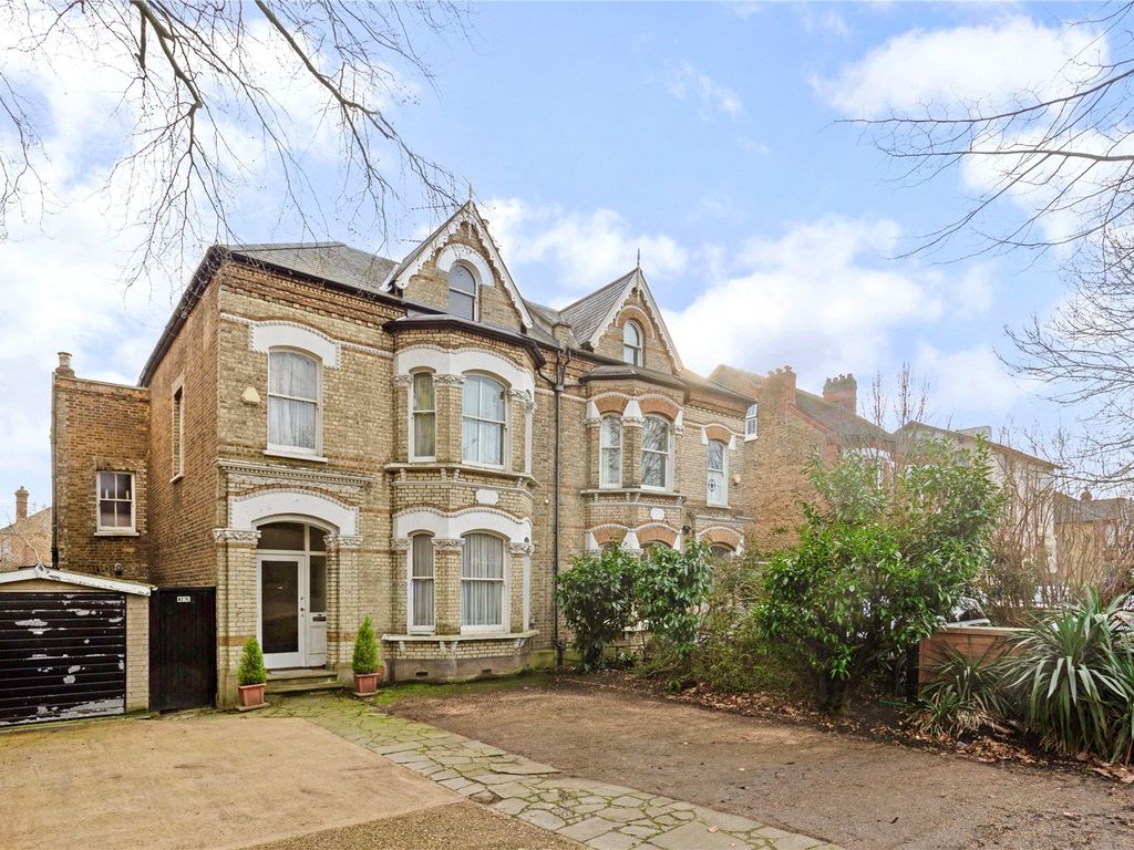 5 bed semidetached house for sale in The Avenue, St Margarets
