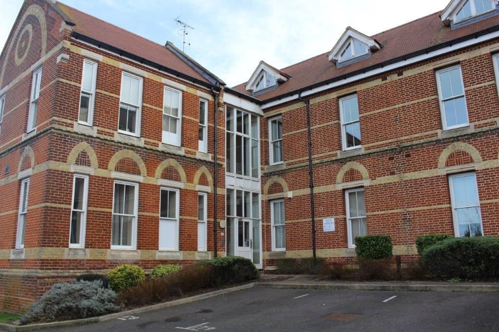 2 bed flat to rent in 114 Roche Road, Canterbury, Kent CT1, £