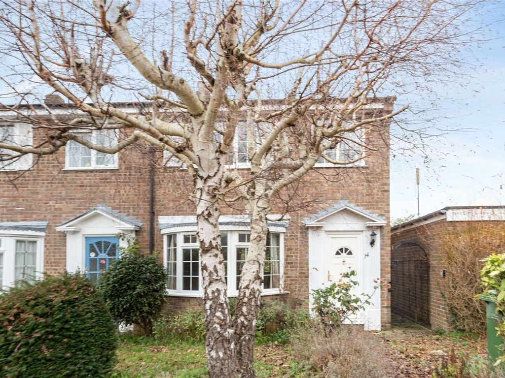 3 bed end terrace house for sale in Speen Lodge Court, Speen, Newbury