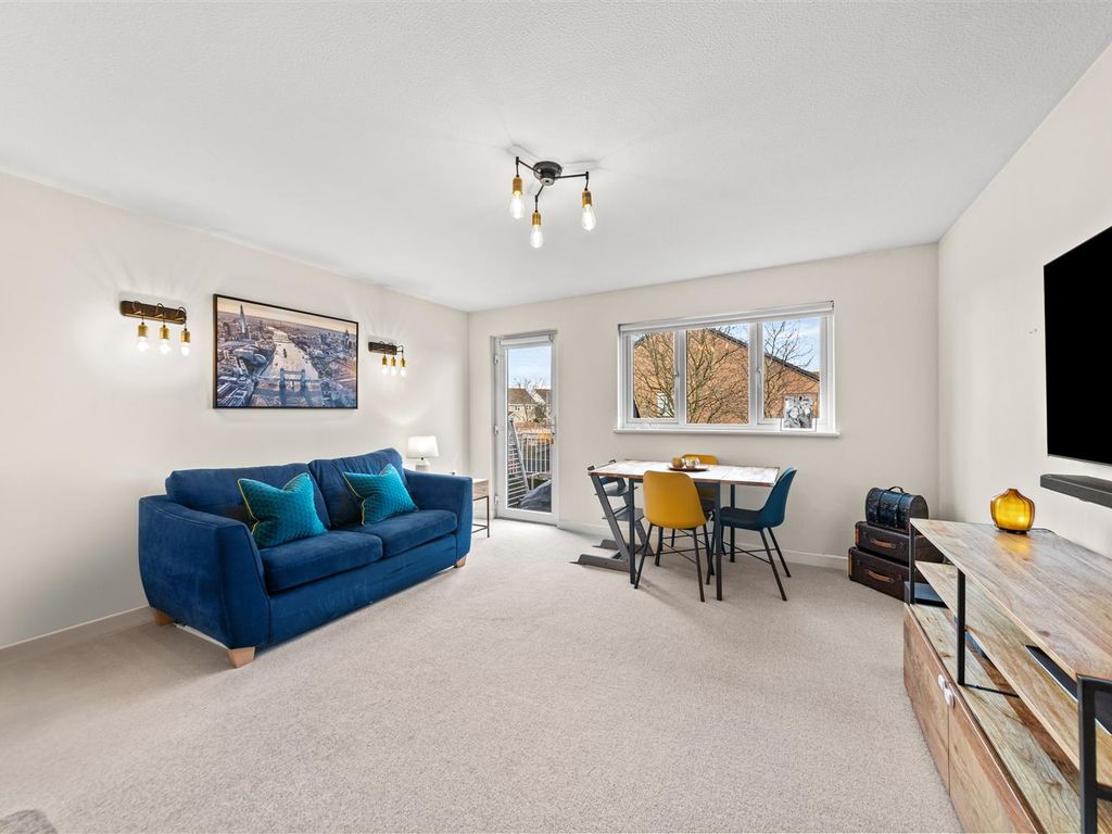 2 bed for sale in Helmsdale Close, Yeading, Hayes UB4, £