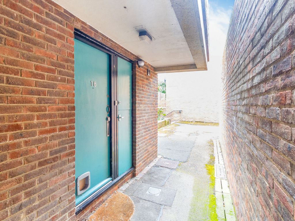 1 bed end terrace house for sale in Old Groveway, Simpson, Milton