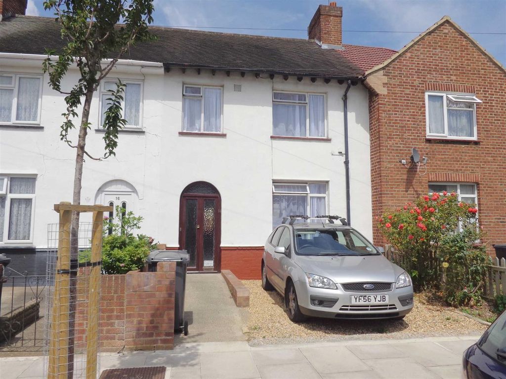 3 bed terraced house to rent in Norman Avenue, Southall UB1, £2,250 pcm