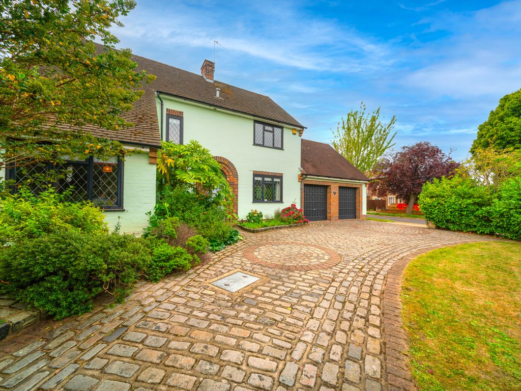 4 bed detached house for sale in Grange Drive, Chislehurst, Kent BR7, £