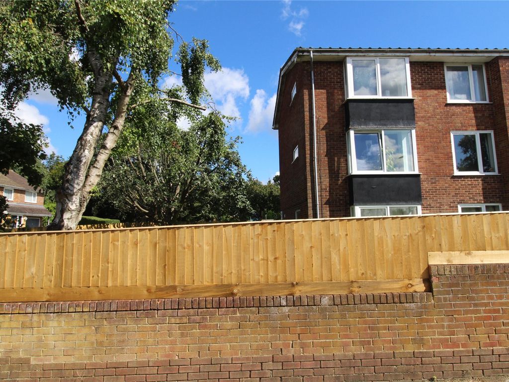 2 bed flat for sale in Grays Lane, Downley, High