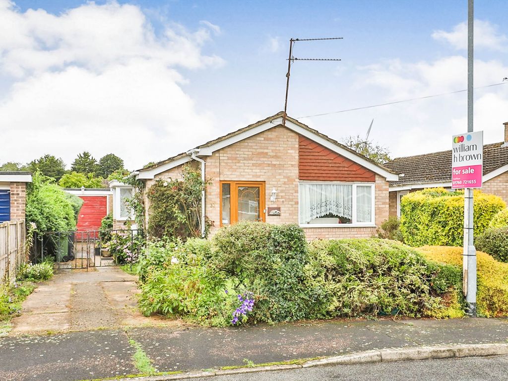 2 bed detached bungalow for sale in Longfields, Swaffham PE37, £240,000