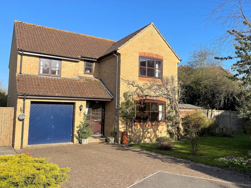 4 bed detached house for sale in The Hawthorns, Stalbridge, Dorset DT10