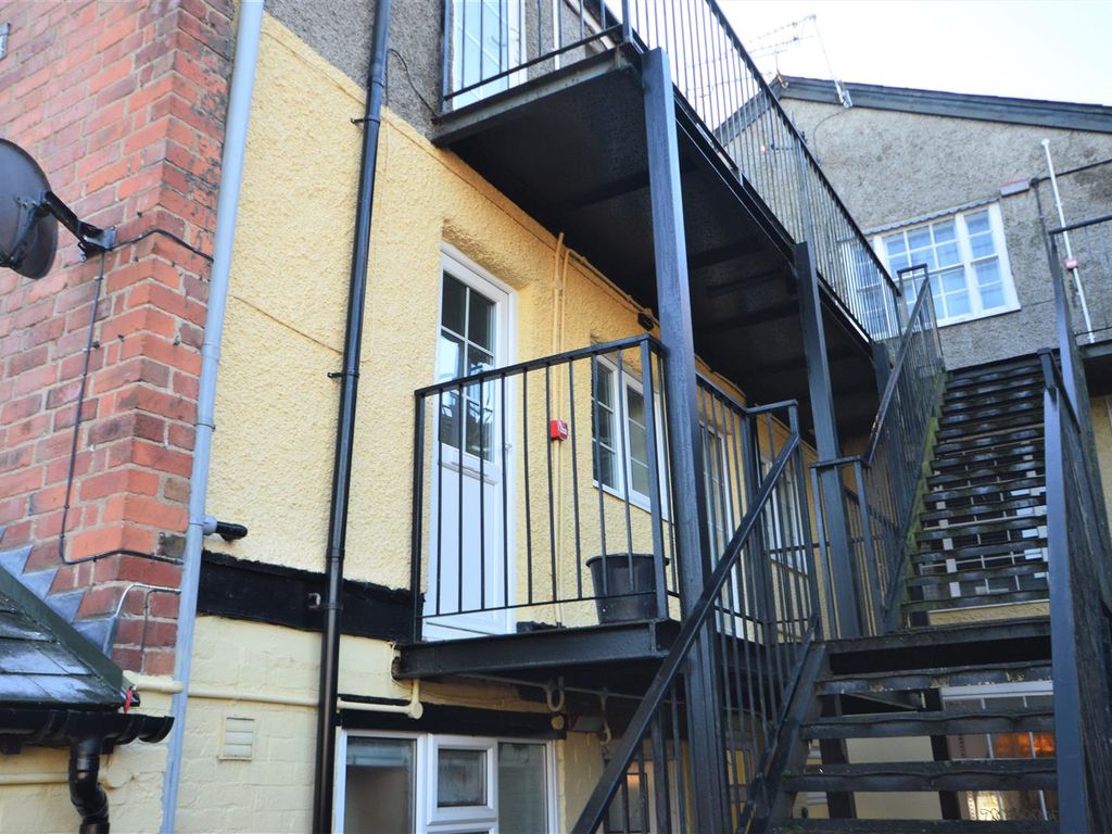 1 bed flat to rent in Foxton House, Broad Street, Leominster HR6, £475