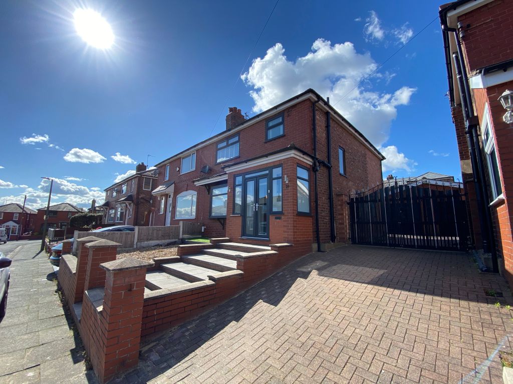 3 bed property to rent in Fairway, Pendlebury, Swinton, Manchester M27
