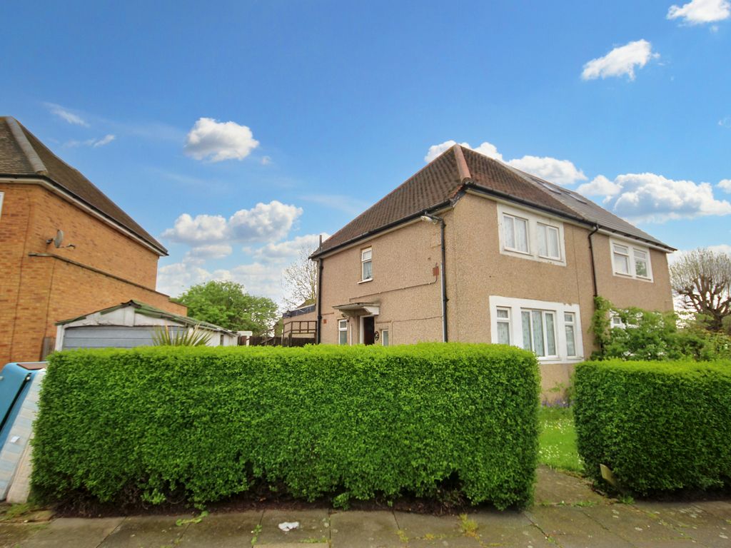 3 bed semidetached house for sale in Primrose Way, Perivale, Middlesex