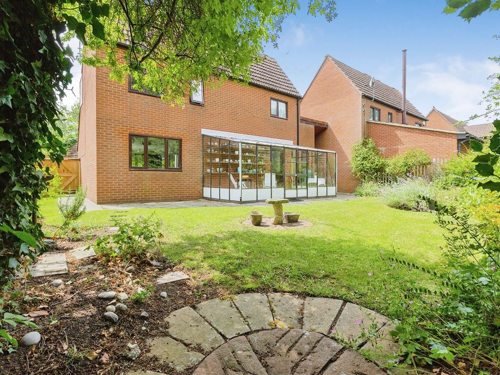 3 bed detached house for sale in Solar Court, Great Linford, Milton