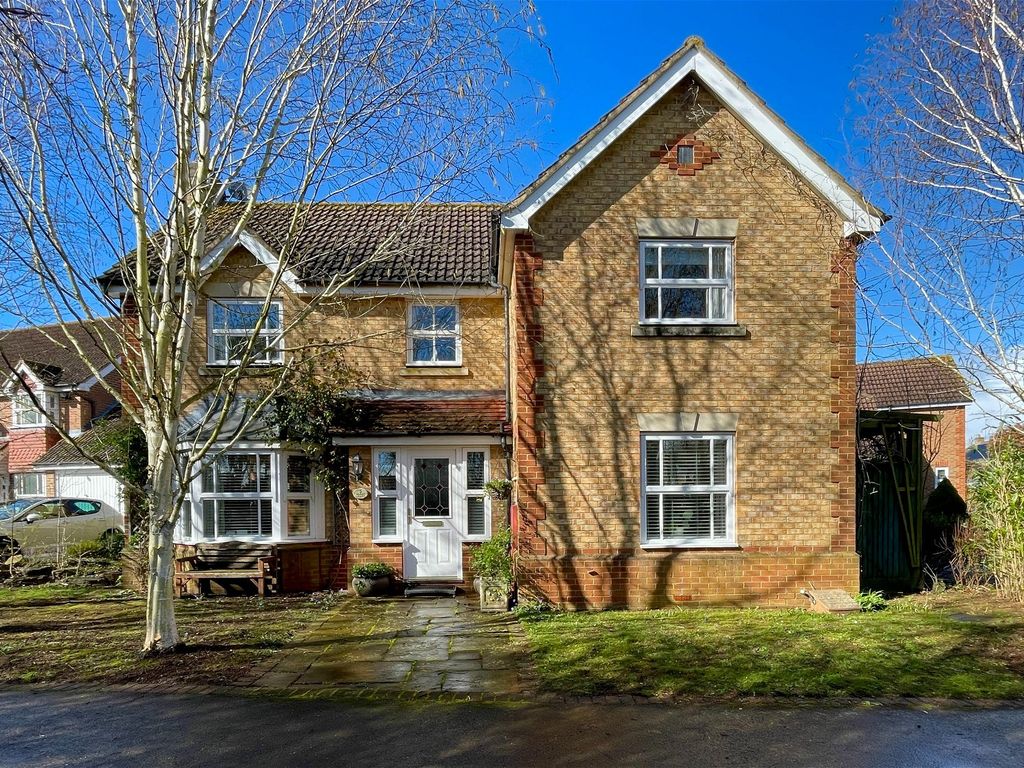 4 bed detached house for sale in Glade Close, Burton Latimer, Kettering
